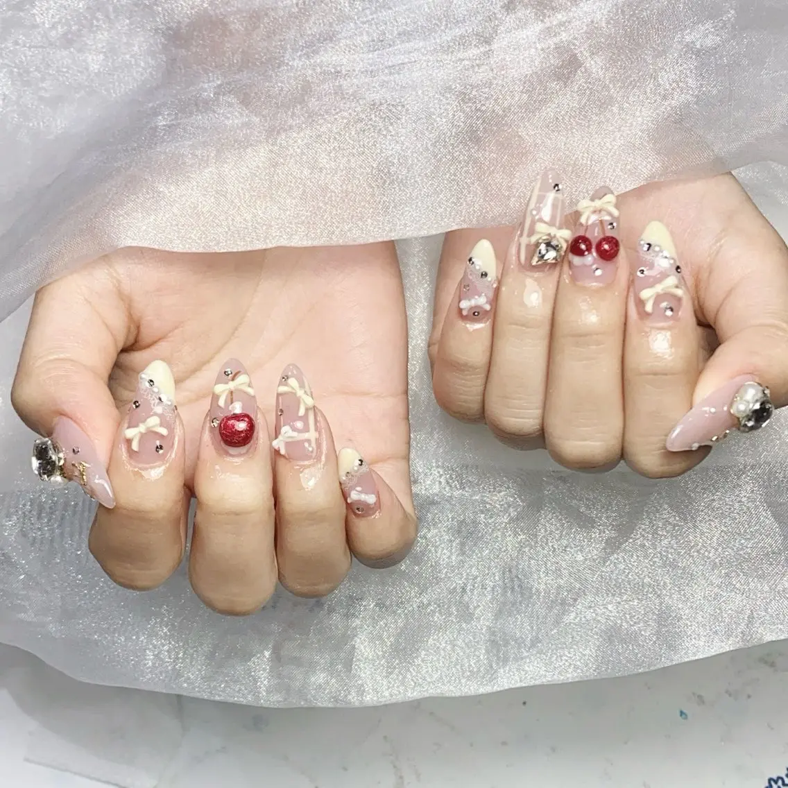 ネイル アートネイル 長さ出し フレンチネイル グラデーション キラキラネイル ハンドネイル Yuki Nailのネイルデザイン