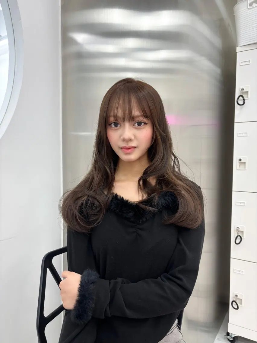 ロング カラー 抜け感レイヤー︴ ニュアンスカラーのヘアスタイル