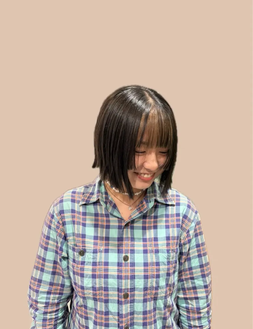 ショート カラー ブリーチ ボブ 松田 鈴菜のヘアスタイル