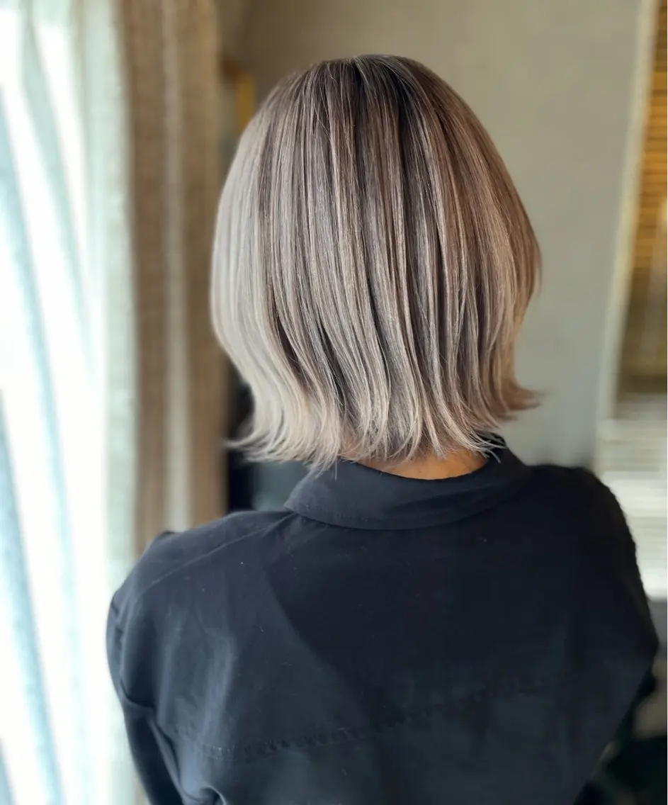 カラー ブリーチ グレージュ soins de MaLilyのヘアスタイル