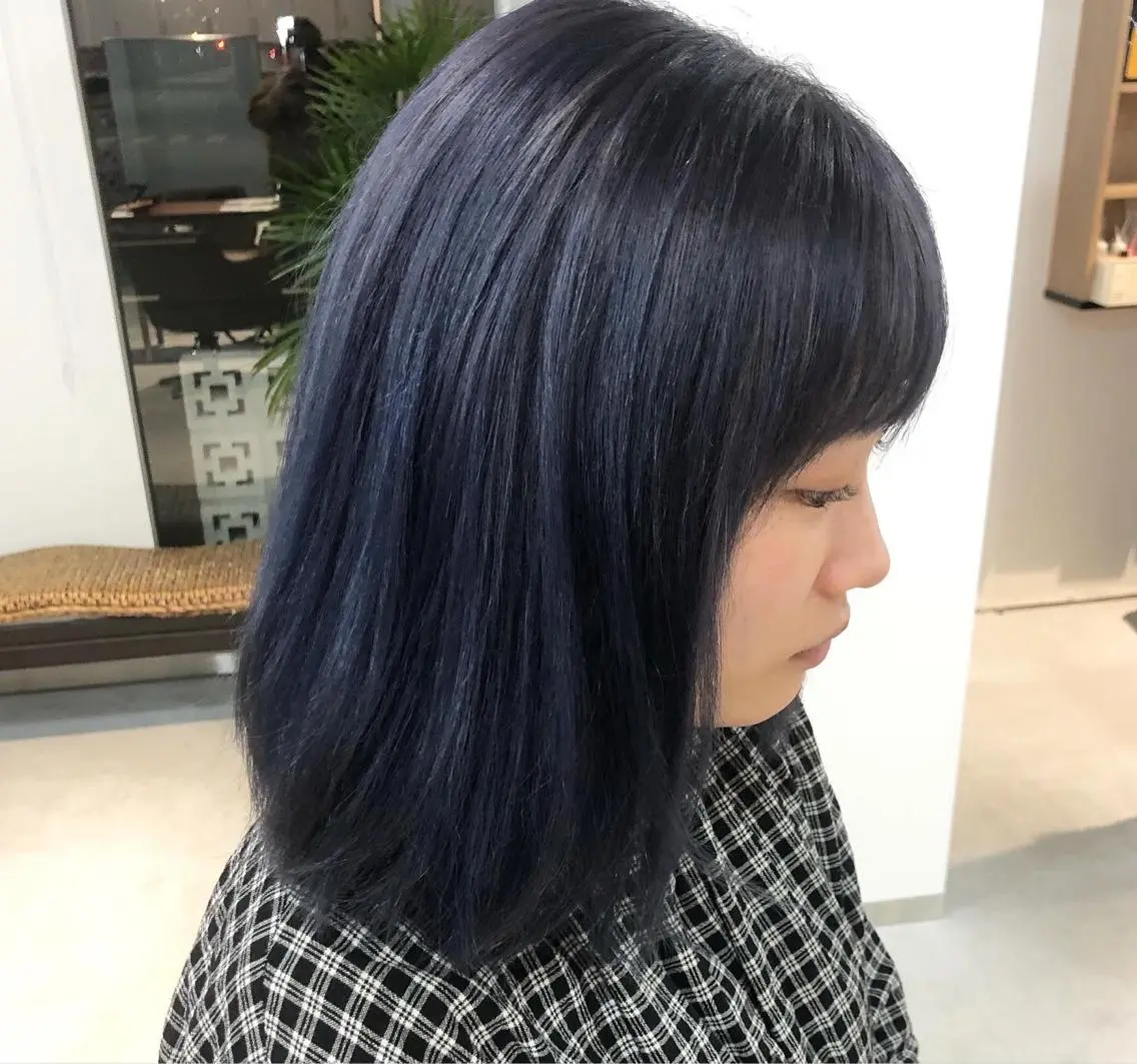 カラー ブリーチ ブルーカラー カイリ /レイヤーカットのヘアスタイル