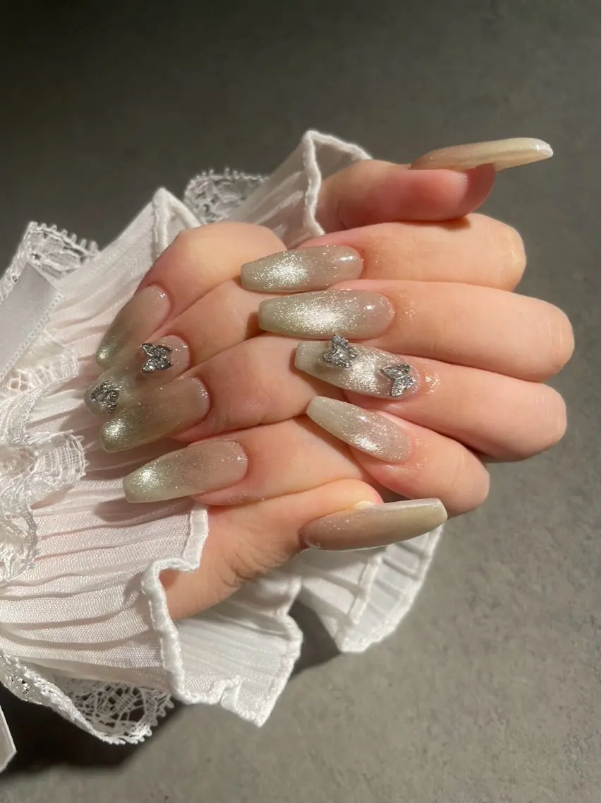 ネイル I-nailロング /ワンホン/キラキラのネイルデザイン