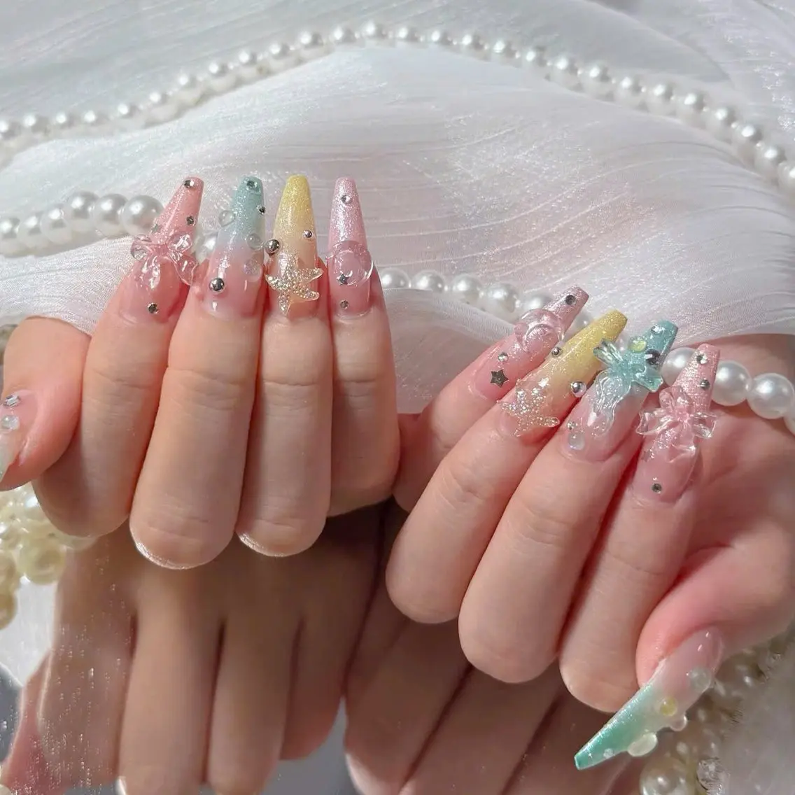 ネイル フラッシュネイル フレンチネイル グラデーション キラキラネイル 韓国ネイル ハンドネイル Hy nailsのネイルデザイン