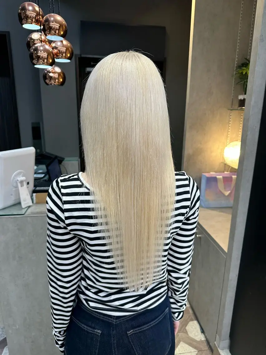 ロング カラー ベージュカラー ブリーチ ブロンド ケアブリーチ 透明感カラー ヘアカラー 天神暖色カラー レイヤー・髪質改善のヘアスタイル