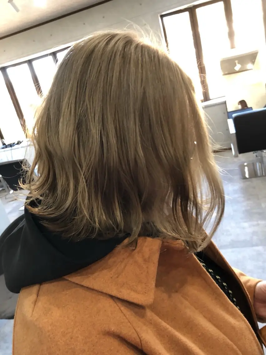 ミディアム ボブ くびれヘア くせ毛 髪質改善 切りっぱなしロブ カット ヘアカラー REVE 美容室のヘアスタイル