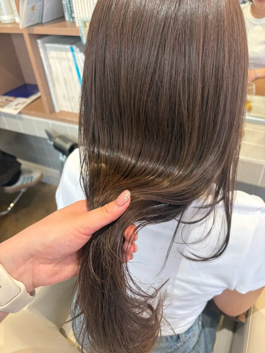 セミロング カラー カット ヘアカラー 秋吉 結愛のヘアスタイル