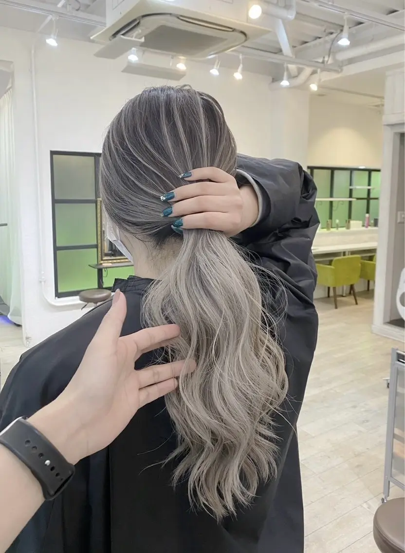 ロング カラー バレイヤージュ グレージュ レイヤーカット ヘアカラー トリートメント 指名数No.1 /NAOYAのヘアスタイル