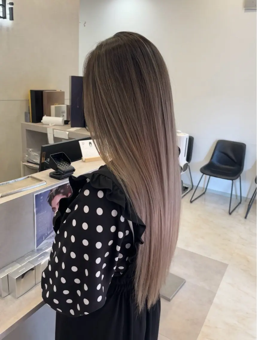 ロング レイヤーカット カット ヘアカラー トリートメント 廣庭 勇人のヘアスタイル
