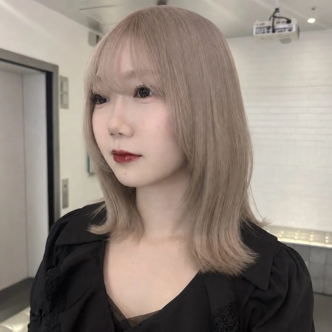 ミディアム カラー ヘアアレンジ ヘアカラー トリートメント 💟ケア×ハイトーン 💟/ミオのヘアスタイル