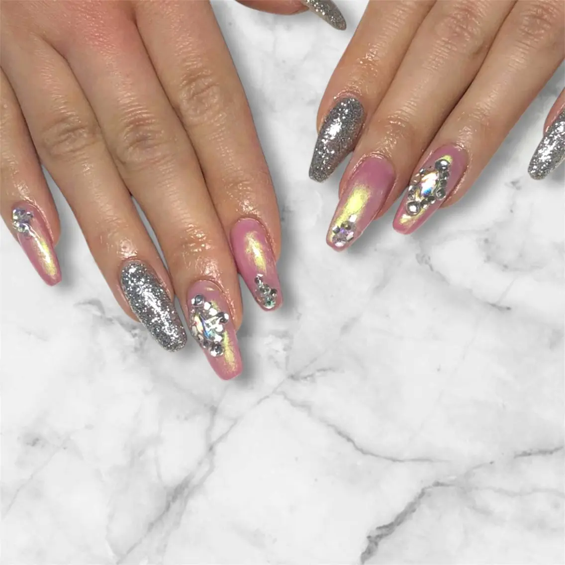 ネイル オーロラネイル キラキラネイル ロングネイル ストーンネイル ハンドネイル i'm nailのネイルデザイン