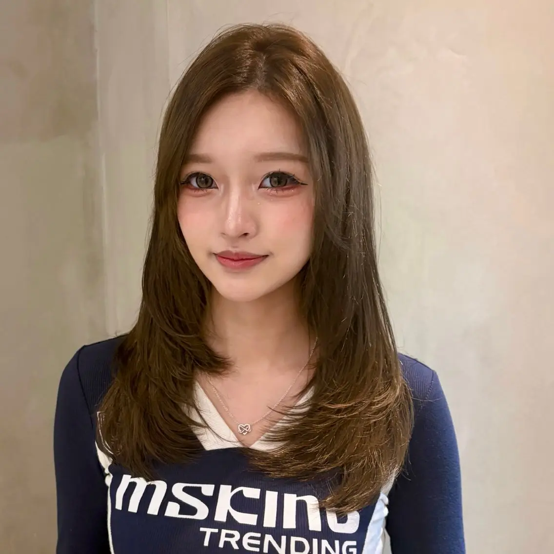 セミロング カラー アッシュ アッシュブラウン ブラウンカラー 透明感カラー 学生 カット ヘアカラー トリートメント 新宿/レイヤー/ 透明感カラーしょうごのヘアスタイル