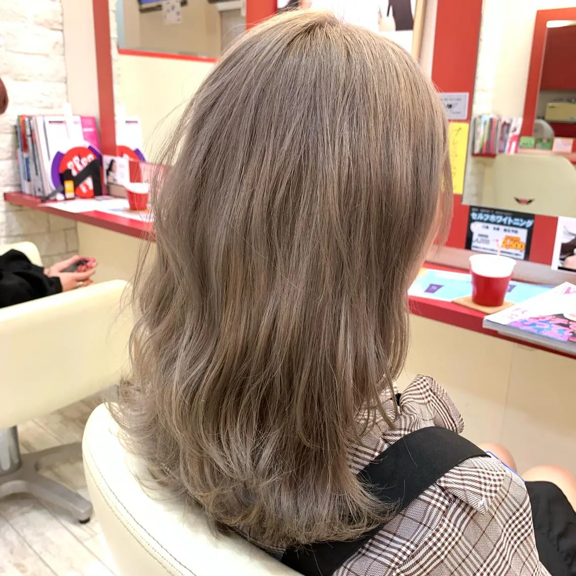 ミディアム カラー ベージュカラー ブリーチ ホワイトベージュ 櫻井 なんなのヘアスタイル