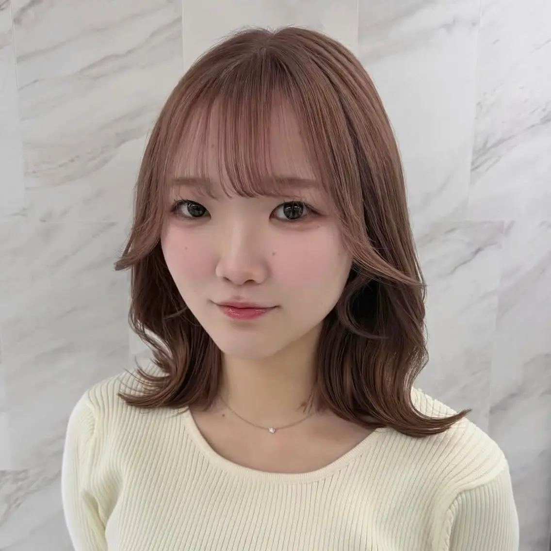ミディアム カラー シールエクステ ブリーチ ケアブリーチ ダブルカラー インナーカラー カット ヘアカラー トリートメント 🔗透明感カラー🔗 エクステ✂️はるちかのヘアスタイル