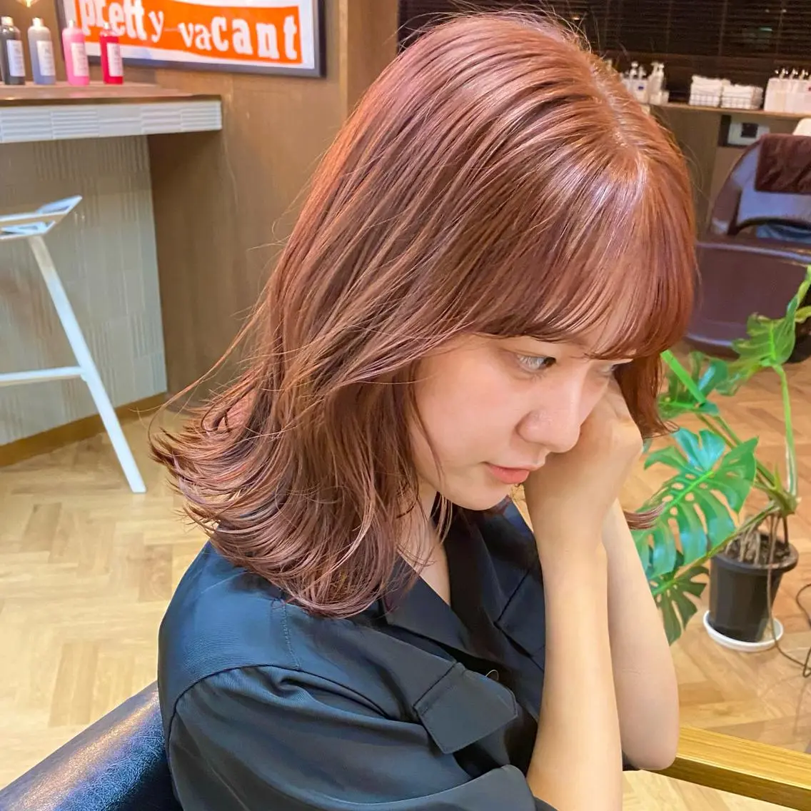 ミディアム カラー パーマ ヘアアレンジ メンズ キッズ ネイル マツエク・マツパ メンズブリーチ ベージュカラー ブリーチ ブリーチなしカラー ヘアカラー 前川 朋香のヘアスタイル