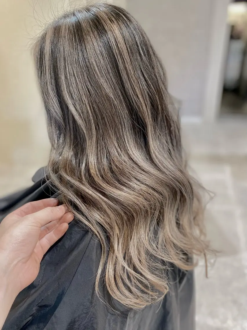 (💇🏻メンズ💇🏻♀️レディース可能)カット+シャドールーツ+艶トリートメントの写真