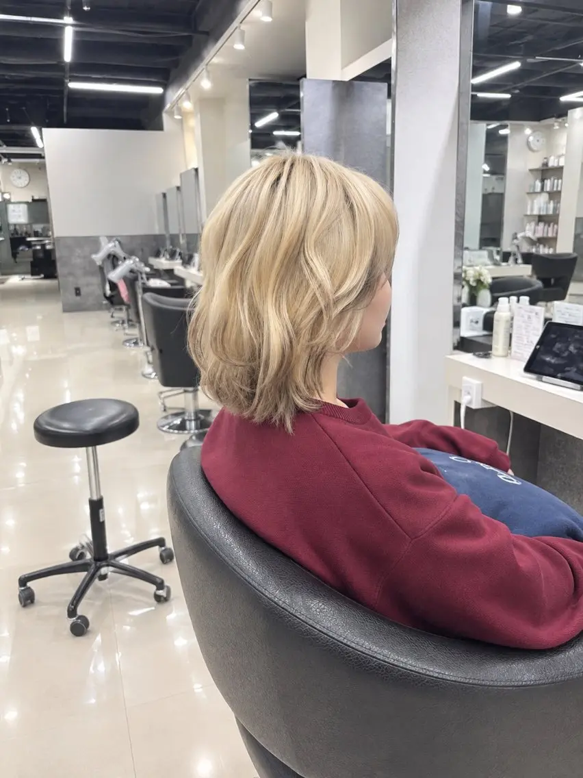 ミディアム カラー ヘアアレンジ ブロンド 韓国風ヘア レイヤーカット ウルカラー/レイヤー タカハシアンナのヘアスタイル