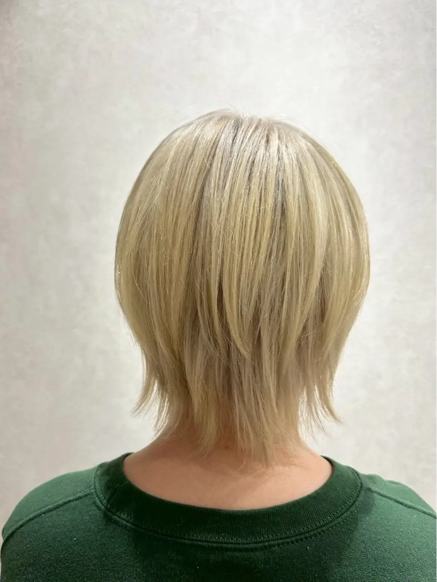 ショート カラー ベージュカラー ブリーチ ホワイトベージュ くびれヘア ショートヘア カット ヘアカラー メンズ特化☝️添田 好恵のヘアスタイル