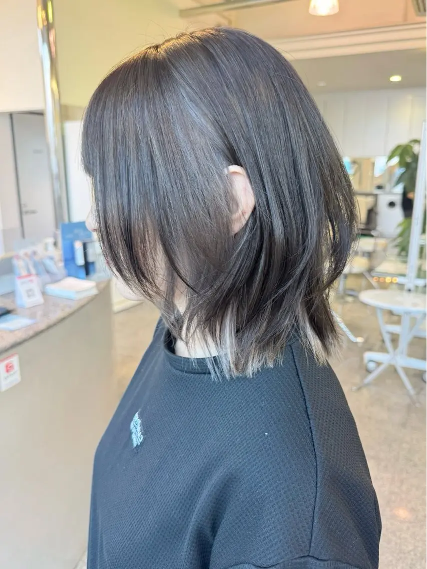 ミディアム カラー ボブレイヤー シルバー ボブ レイヤーカット 🫧ヒシダアキ taboo.i🫧のヘアスタイル
