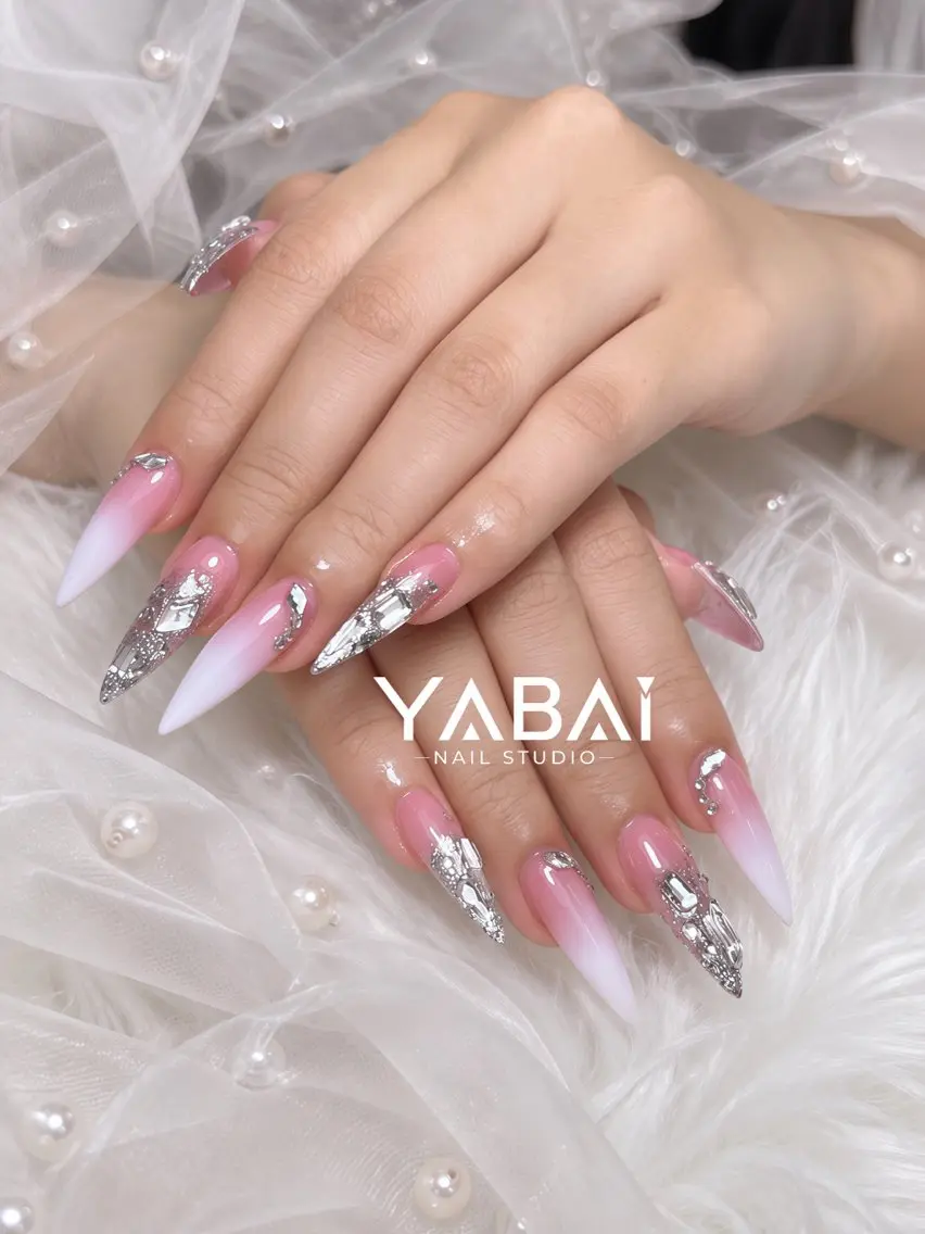 ネイル グラデーション キラキラネイル ロングネイル ピンク シルバー YABAI NailStudioのネイルデザイン