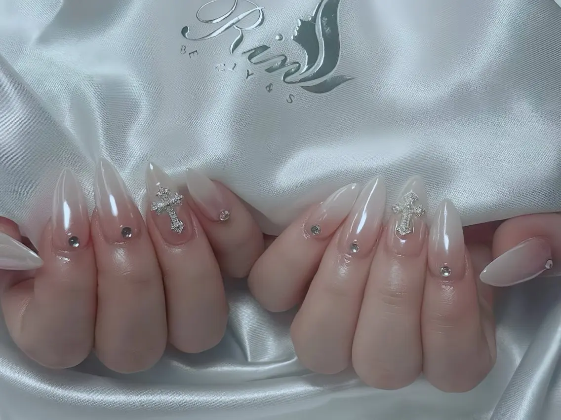 ネイル ボルドー フレンチネイル グラデーション キラキラネイル 韓国ネイル ハンドネイル Rin Nail Shinokuboのネイルデザイン