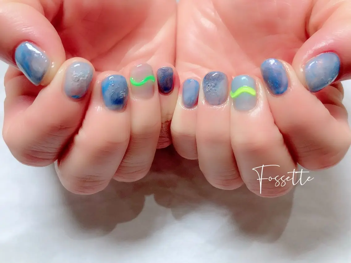 ネイル ブルー ニュアンスネイル ぷっくりネイル ショートネイル ハンドネイル nailsalon Fossetteのネイルデザイン