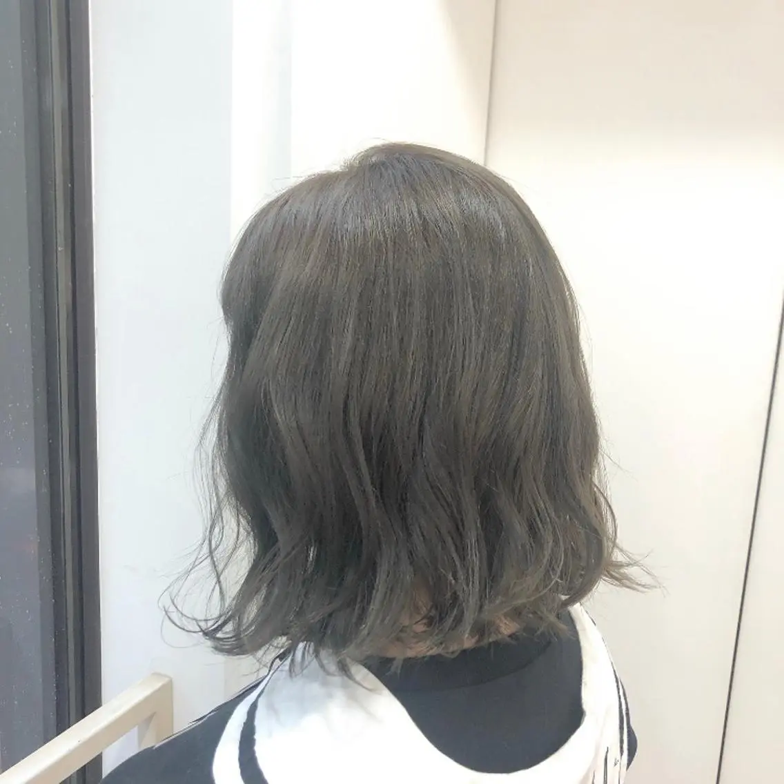 ミディアム カラー TRENCH 相澤 果歩のヘアスタイル