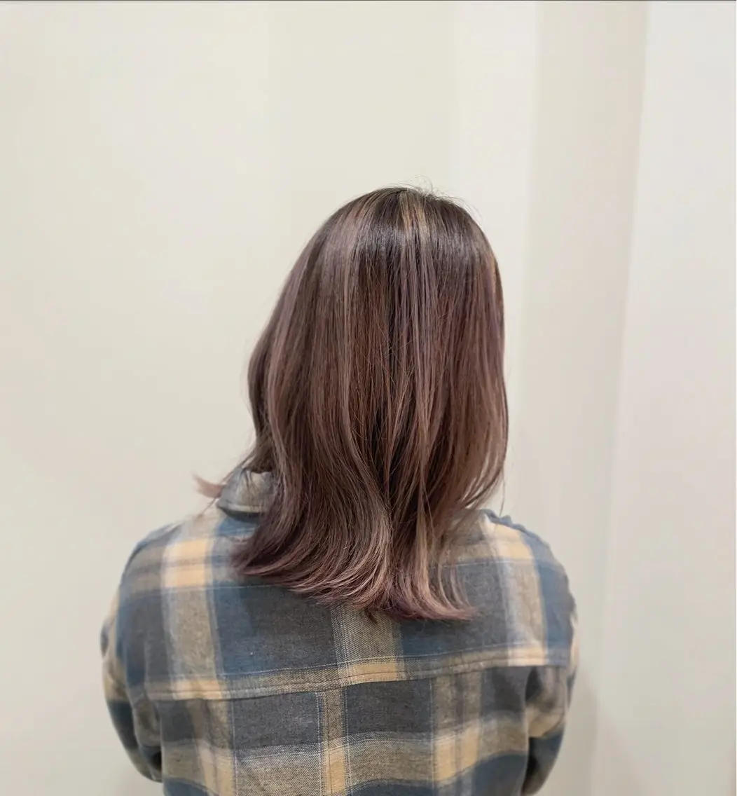 ミディアム カラー バレイヤージュ レイヤーカット カット ヘアカラー トリートメント ニュアンスカラー🫧 加納のヘアスタイル