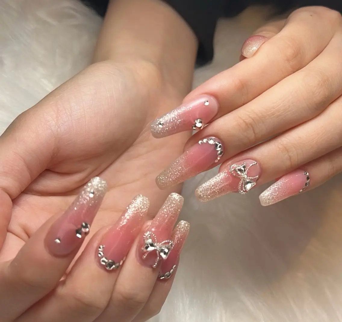 ロング ハンドネイル 🫧yua 🌸🫧のネイルデザイン