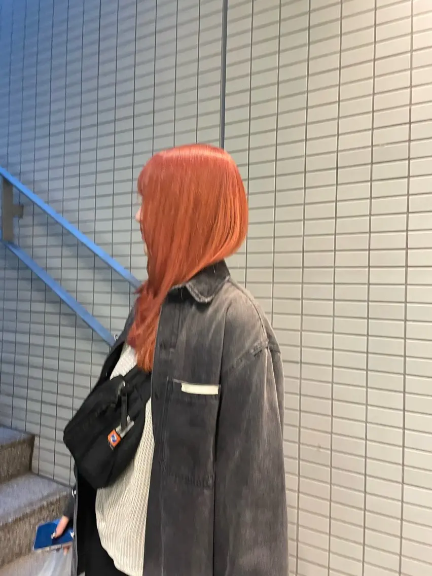 セミロング カラー 🫧ハイトーン✨格安 より質💐マンツーマのヘアスタイル