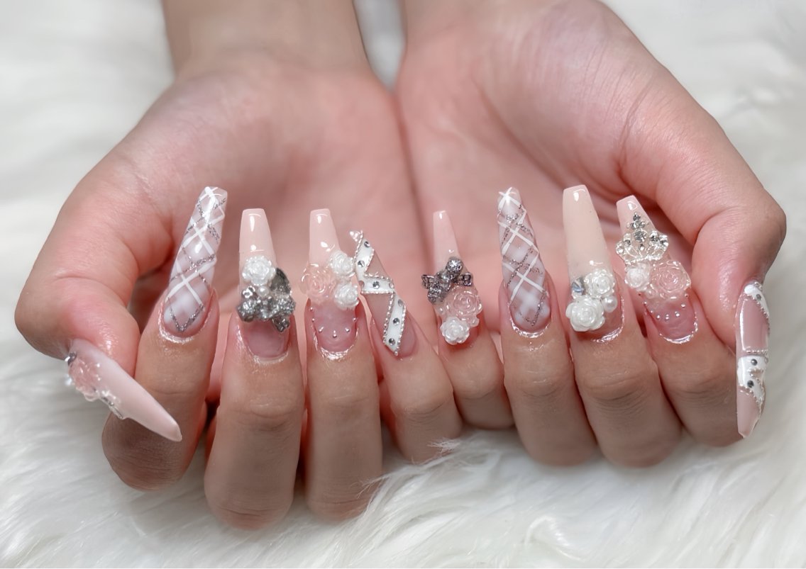 ネイル オーロラネイル チークネイル フットネイル フレンチネイル ジェルネイル ハンドネイル Havi Nailsのネイルデザイン