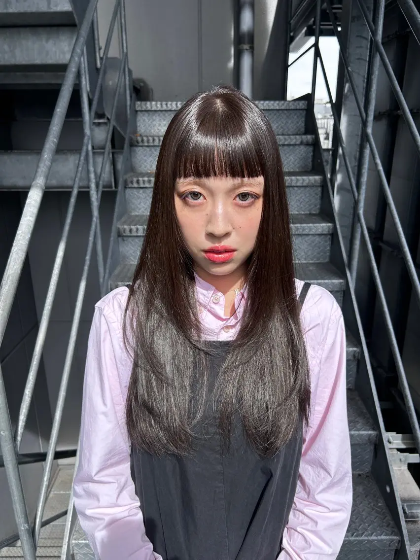ロング カット ヘアカラー 桑江 紫瑞花のヘアスタイル