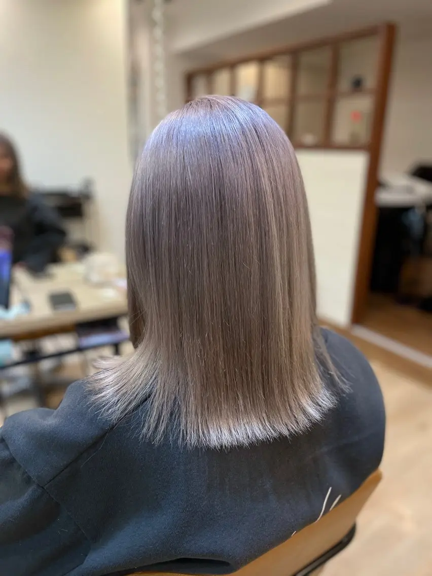 ミディアム レイヤーカット 外ハネヘア ブリーチ無し透明感 ケアカラー🌿かなみのヘアスタイル