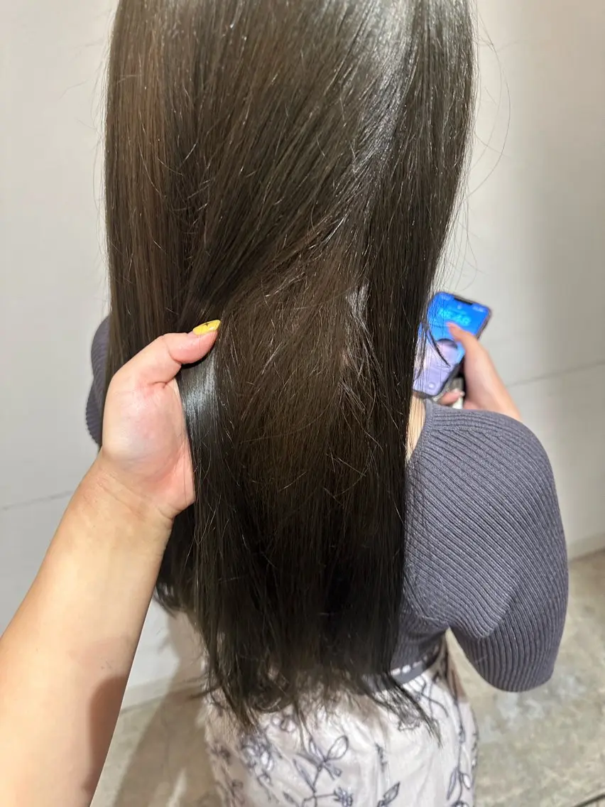 ロング カラー ベージュカラー オリーブベージュ 垣内 奈緒のヘアスタイル