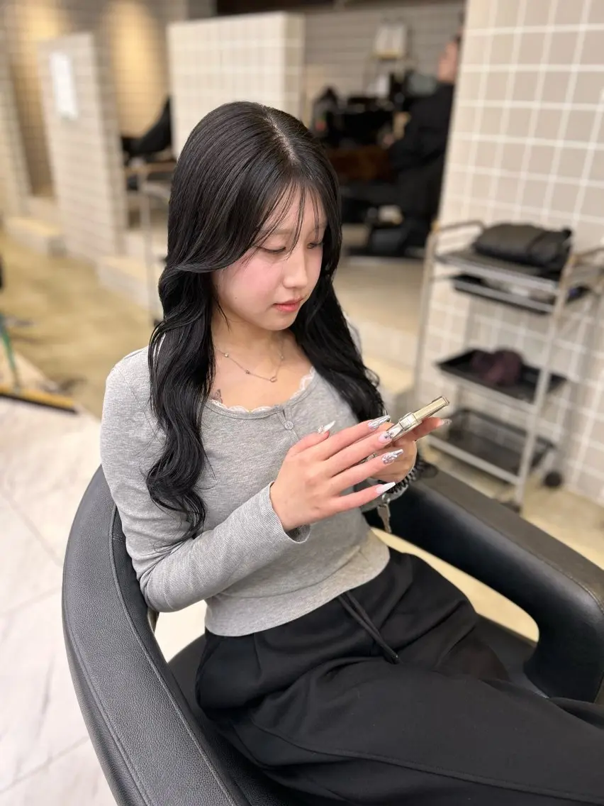 ロング カラー パーマ ヘアアレンジ メンズ カット ヘアカラー トリートメント 🦋縮毛/韓国レイヤ ー/透明感カラー🦋のヘアスタイル