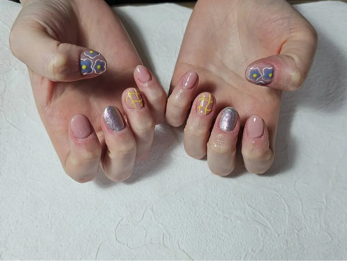 ネイル オーロラネイル フラワーネイル フットネイル フレンチネイル ジェルネイル ハンドネイル mogunail &blowのネイルデザイン
