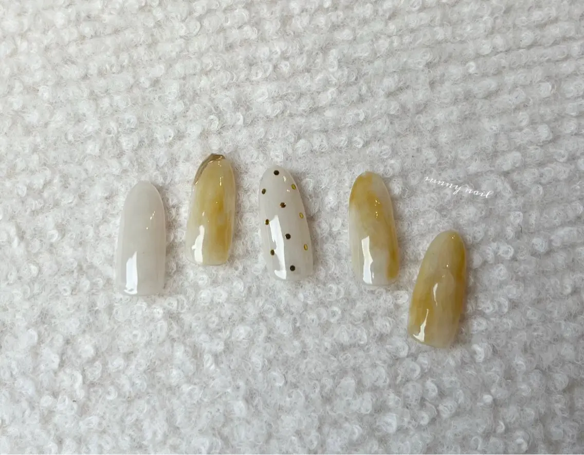 ネイル ジェルネイル ニュアンスネイル パラジェル 黄色 sunny nailのネイルデザイン