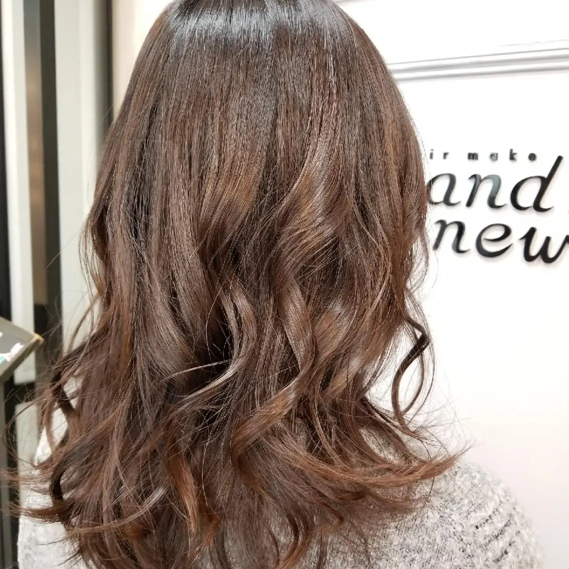 セミロング カラー アッシュ ピンクカラー ピンクアッシュ カット ヘアカラー トリートメント SAKURA (サクラ)のヘアスタイル