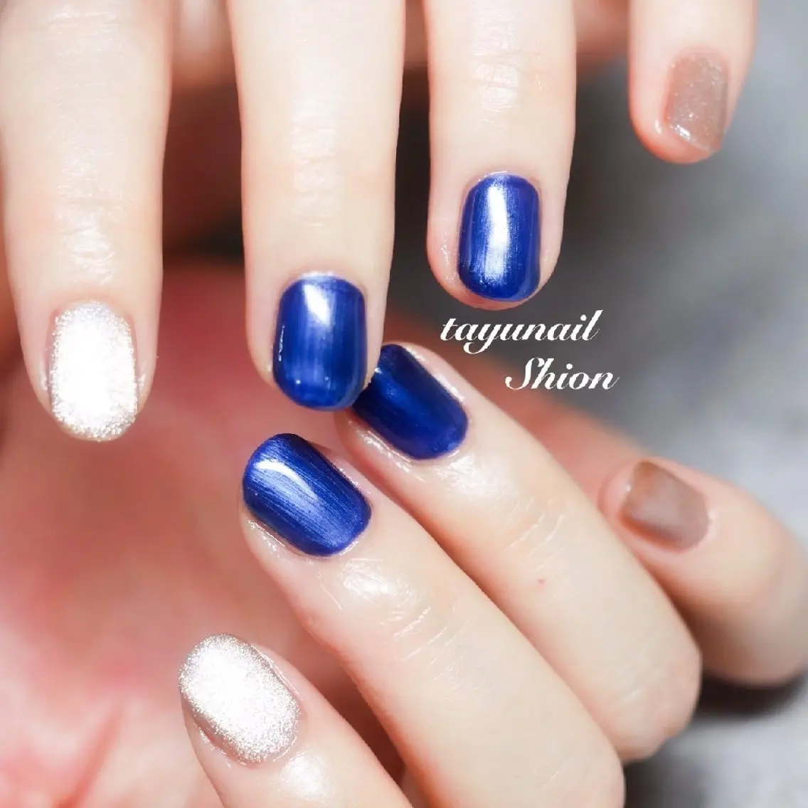 ネイル ジェルネイル キラキラネイル マグネットネイル ネイビー パラジェル ネイルサロン 【たゆnail】のネイルデザイン