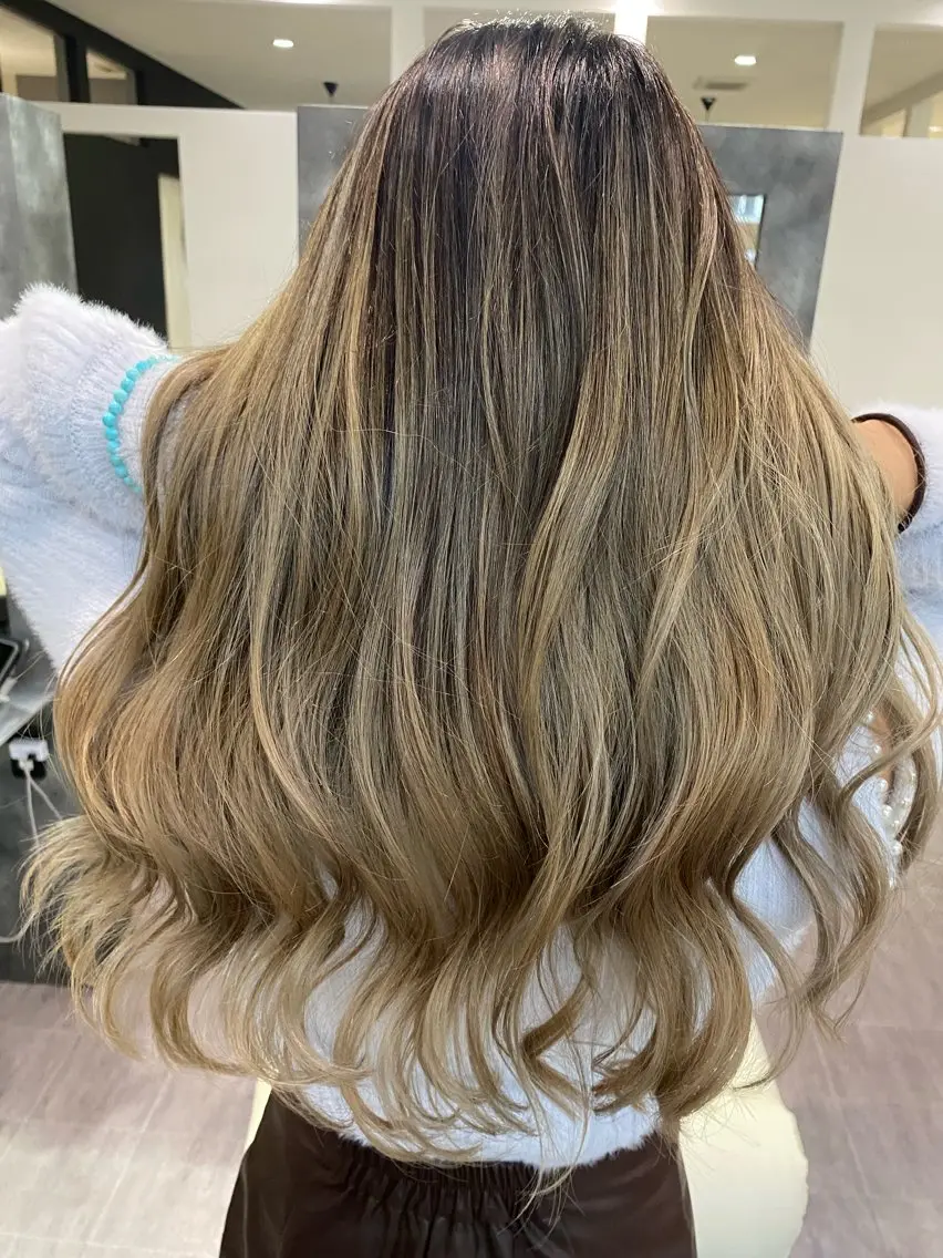 カラー ハイライト&ブリーチ 💇🏼‍♀MAHOのヘアスタイル