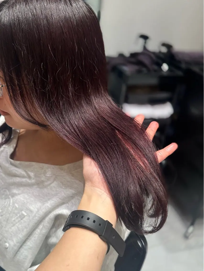 セミロング カラー ヘアカラー トリートメント ヘッドスパ ヘアセット ミオ💎ショート 透ける暗髪のヘアスタイル