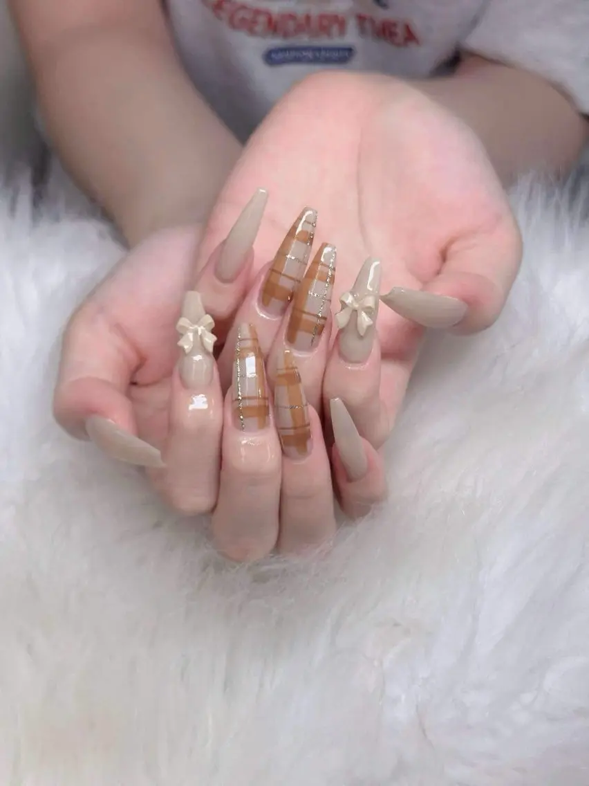 ネイル チークネイル フレンチネイル ジェルネイル ガラスフレンチ 韓国ネイル ハンドネイル ハンドケア Anh Nail 歌舞伎町のネイルデザイン