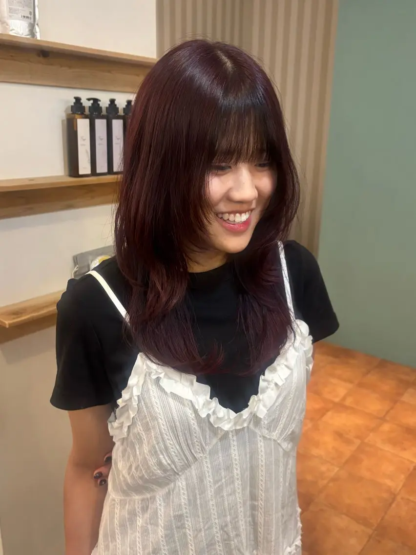 セミロング カラー レッドカラー レイヤーカット カット ヘアカラー トリートメント 國原 くるみのヘアスタイル