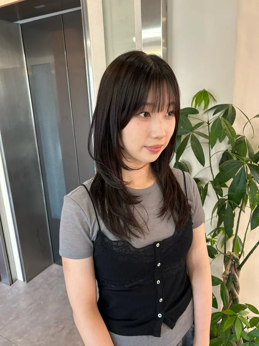 セミロング カラー レイヤーカット カット ヘアカラー トリートメント AYANO ／レイヤー／オリーブのヘアスタイル
