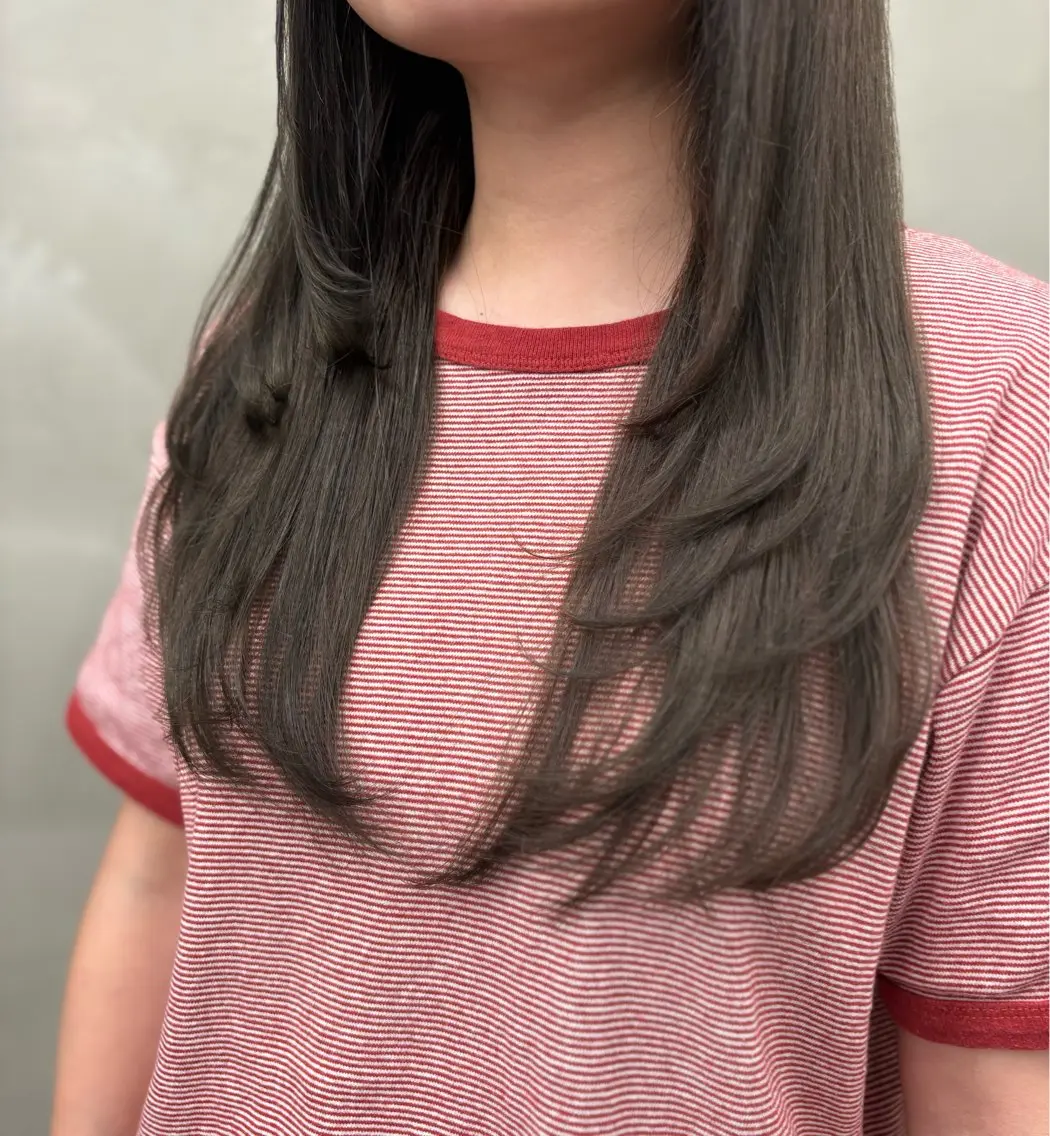 ロング カラー 透明感カラー グレージュ レイヤーカット カット ヘアカラー かわうち れなのヘアスタイル