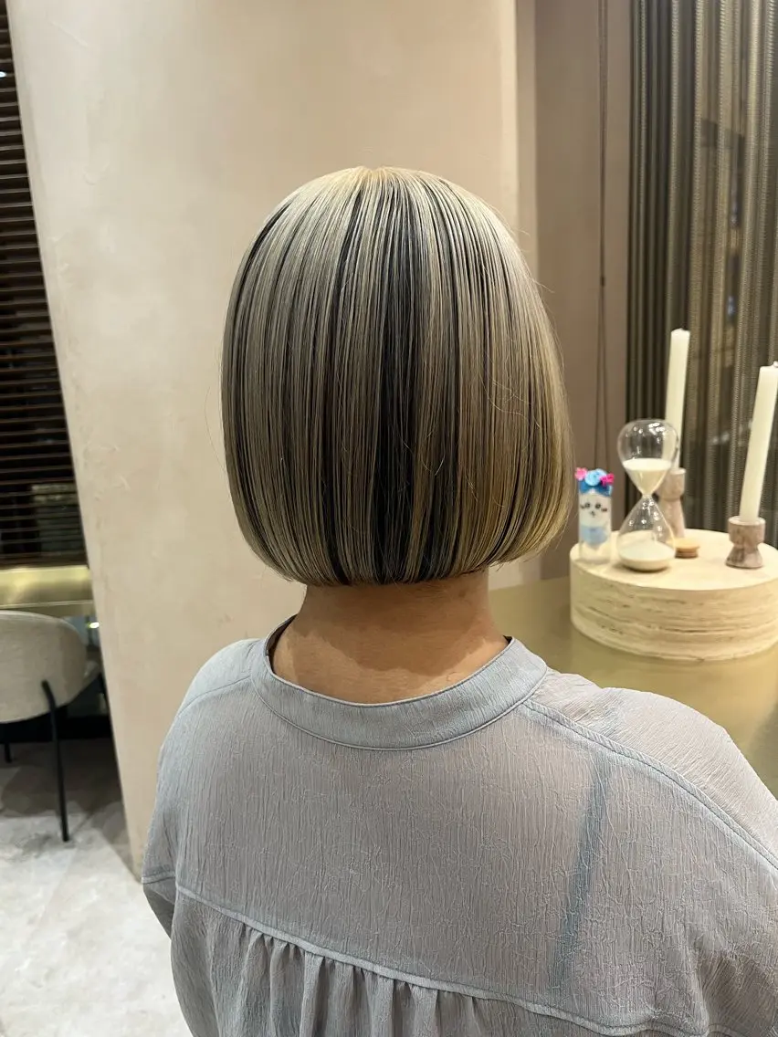 ショート カラー ブリーチ ヘアカラー トリートメント レイヤー似合わせ 透明感カラーりきやのヘアスタイル