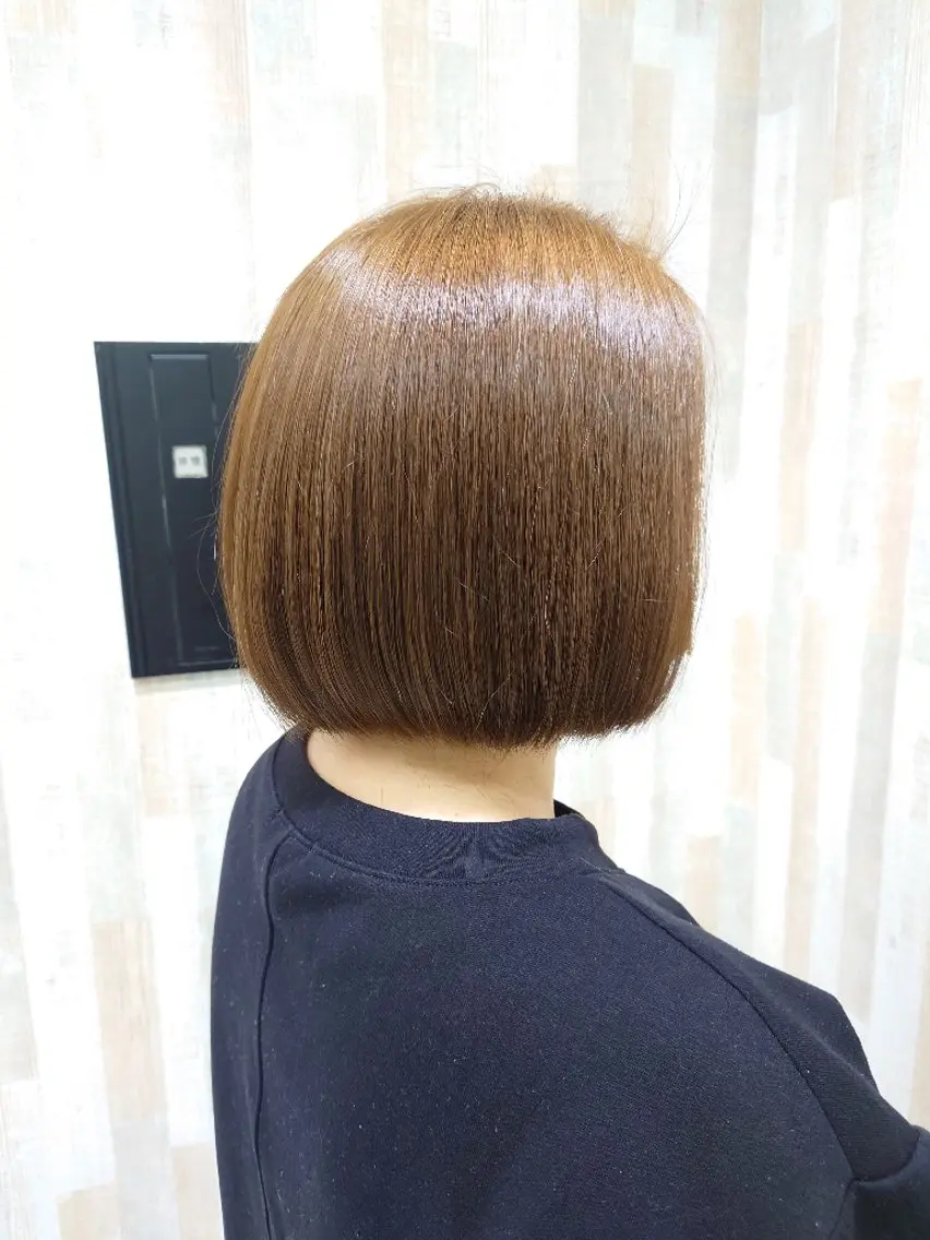 ショート カラー ベージュカラー ブリーチ ボブ earth平塚店 間瀬亜紗里のヘアスタイル