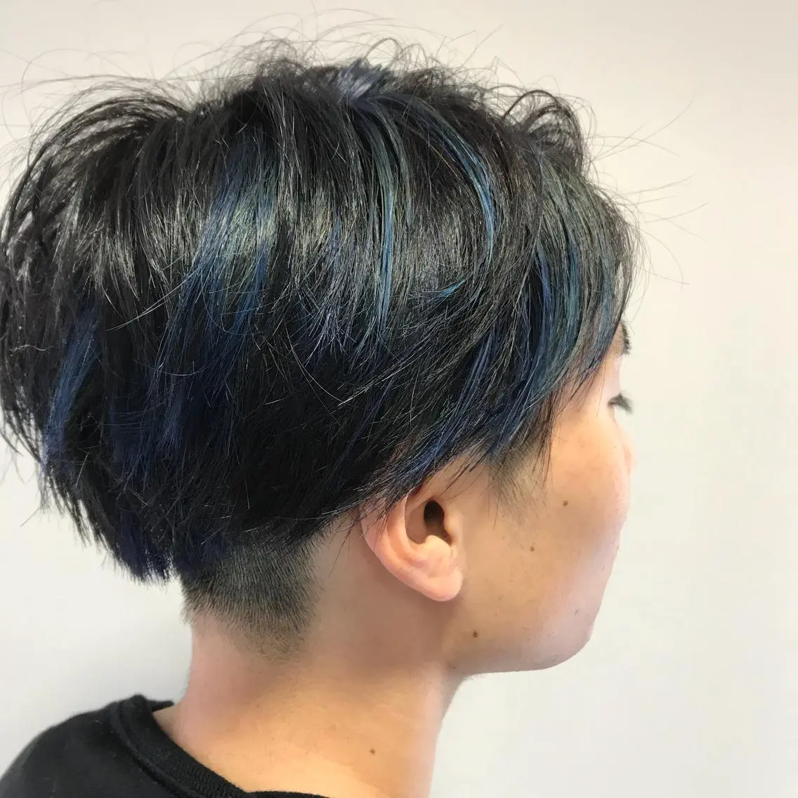 カラー メンズ メンズハイライト ブルーカラー ハイライトカラー 長谷川 誠志のヘアスタイル