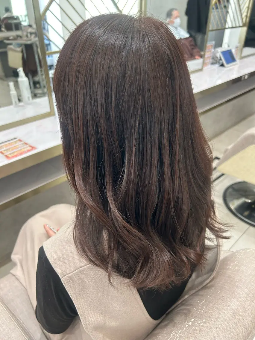 セミロング カラー ブラウンカラー カシス 透明感カラー 韓国風ヘア レイヤーカット ヘアカラー トリートメント 渡辺　亮/ 白髪ぼかし/髪質改善のヘアスタイル