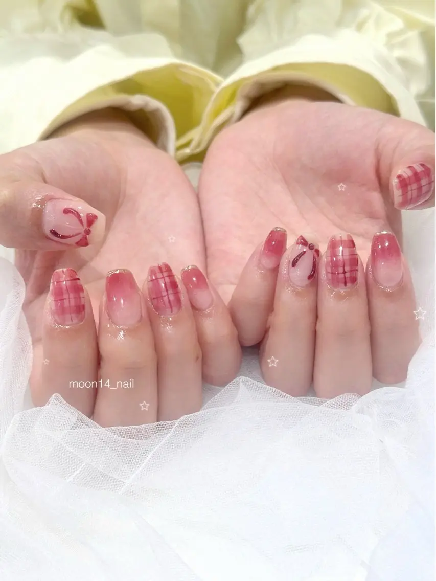 ネイル ジェルネイル ミラーネイル パラジェル 赤色 リボン ハンドネイル natsuki 💫のネイルデザイン