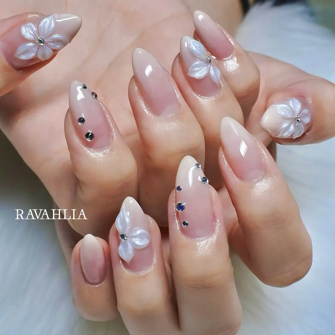 ネイル ハンドネイル nail room RAVAHLIAのネイルデザイン